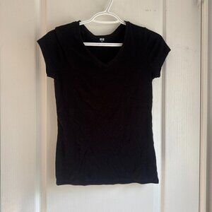 Uniqlo vneck tshirt